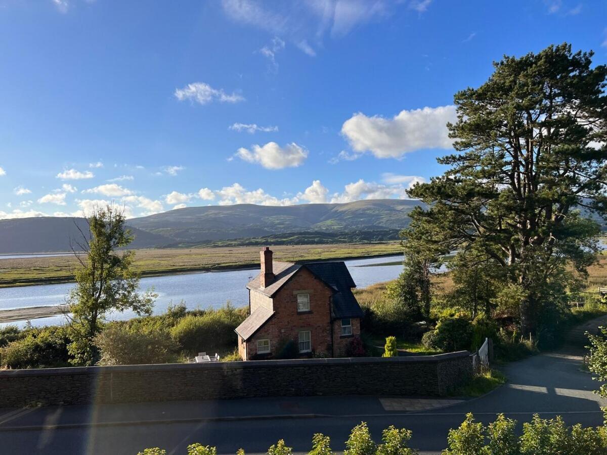 Holiday home Dyfi Hideaway - Snowdonia - Stunning River & Valley Views - Ynyshir